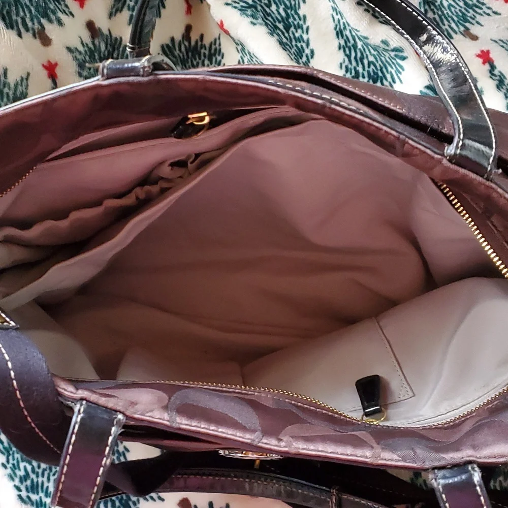Beautiful Coach Diaper bag, I used it for a short time as a briefcase. - Picture 2 of 4